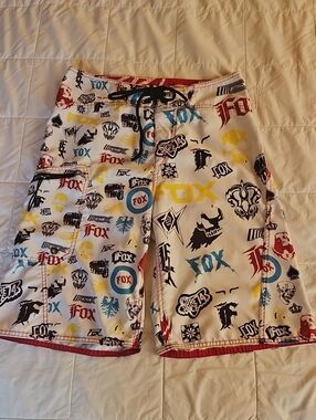 Vintage FOX RACING (Fox Riders Co.) men's board shorts w/ an all-over print - 30